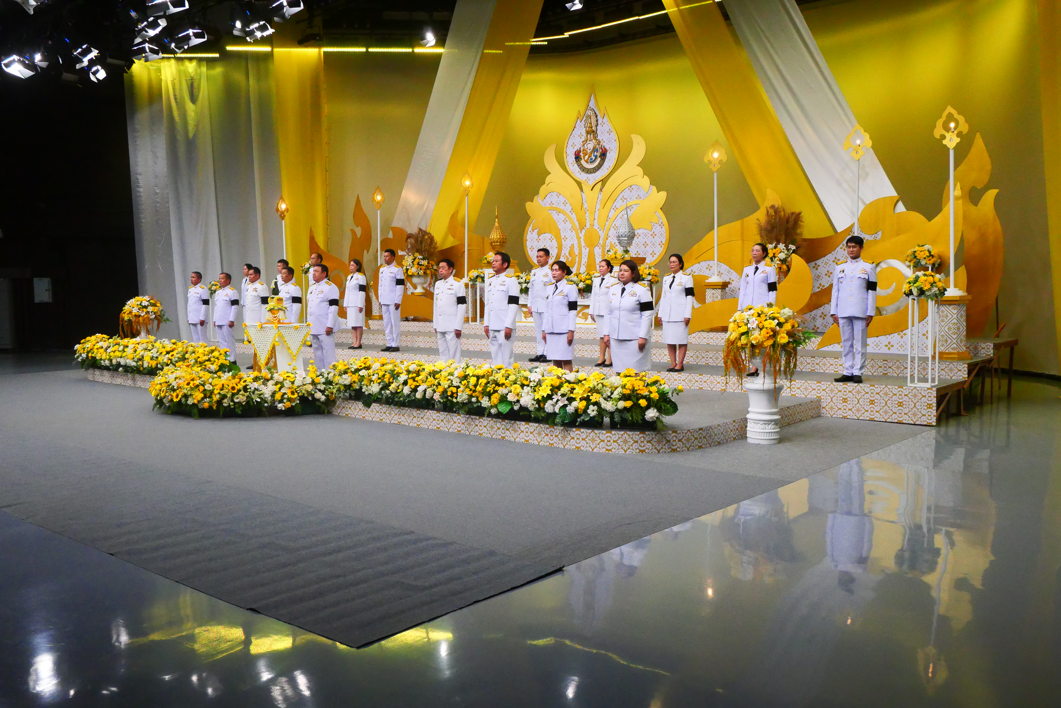 title - คณะผู้บริหาร ส.ป.ก. บันทึกเทปถวายพระพรชัยมงคล เนื่องในโอกาสมหามงคลเฉลิมพระชนมพรรษา 74 พรรษา พระบาทสมเด็จพระปรเมนทรรามาธิบดีศรีสินทร มหาวชิราลงกรณ พระวชิรเกล้าเจ้าอยู่หัว